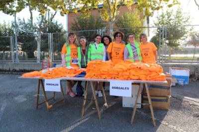 Puesto de camisetas en la IV marcha solidaria