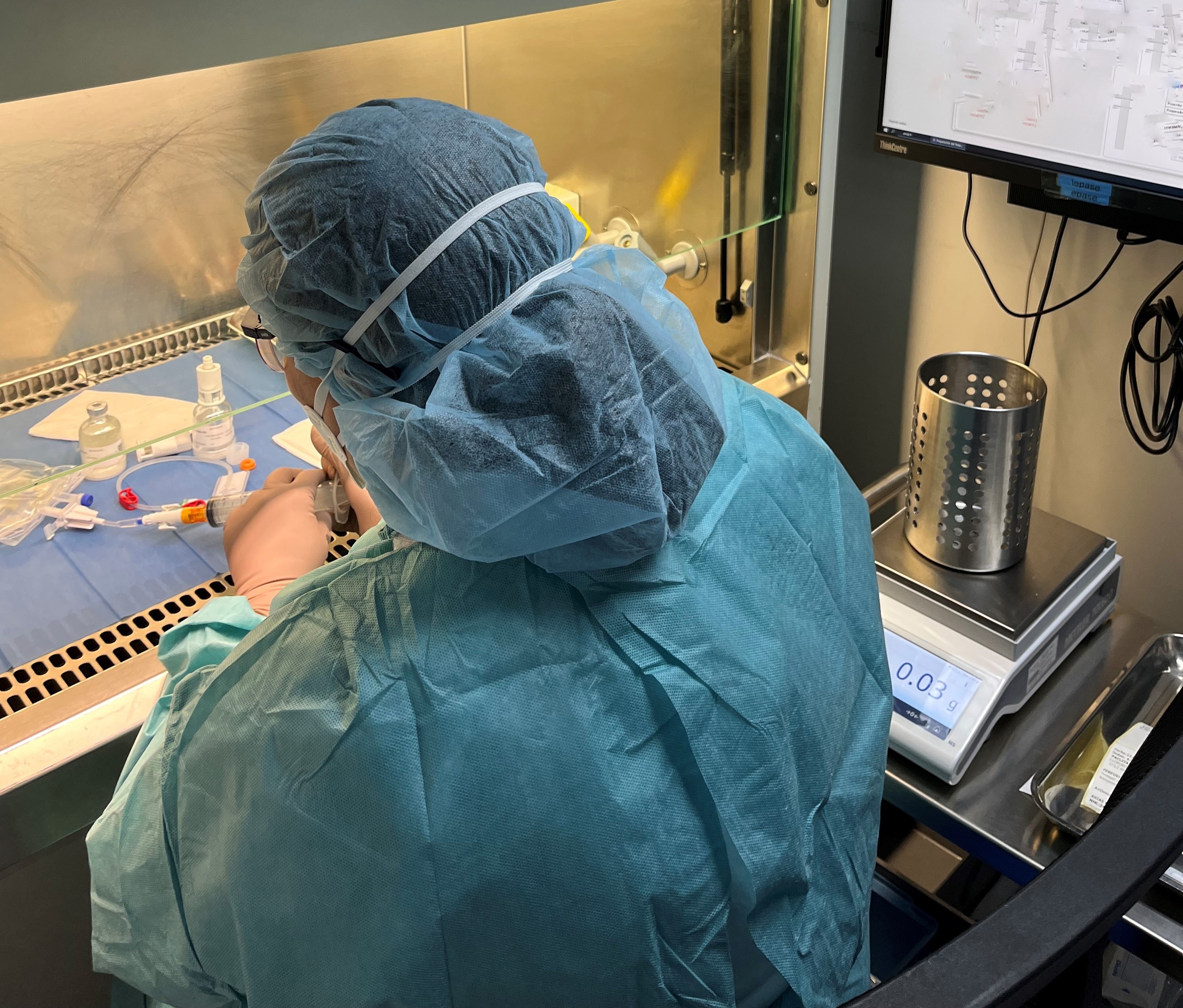 Preparación de tratamientos en la Sala Blanca de la Gasbi (1)