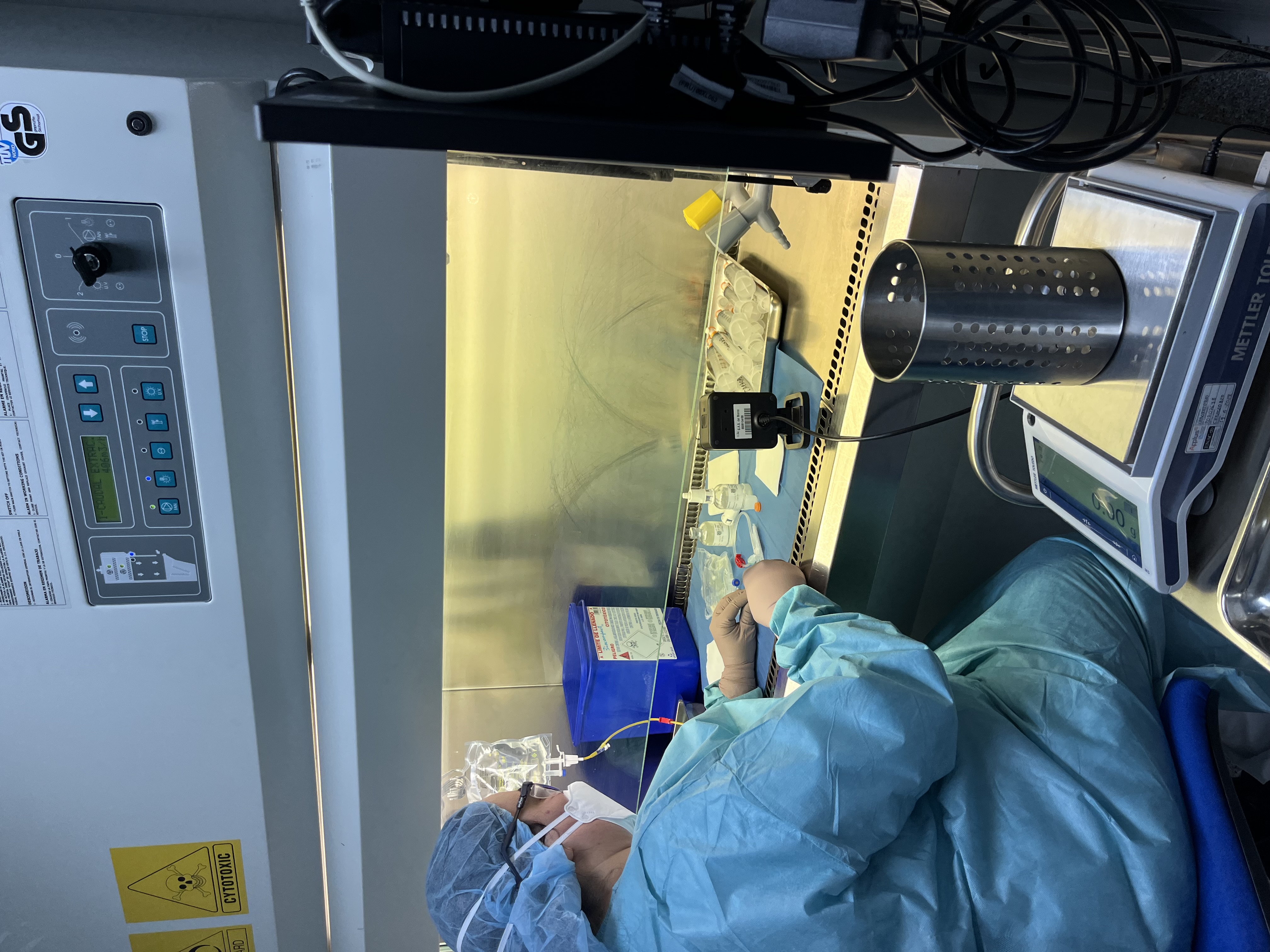 Preparación de tratamientos en la Sala Blanca de la Gasbi (2)