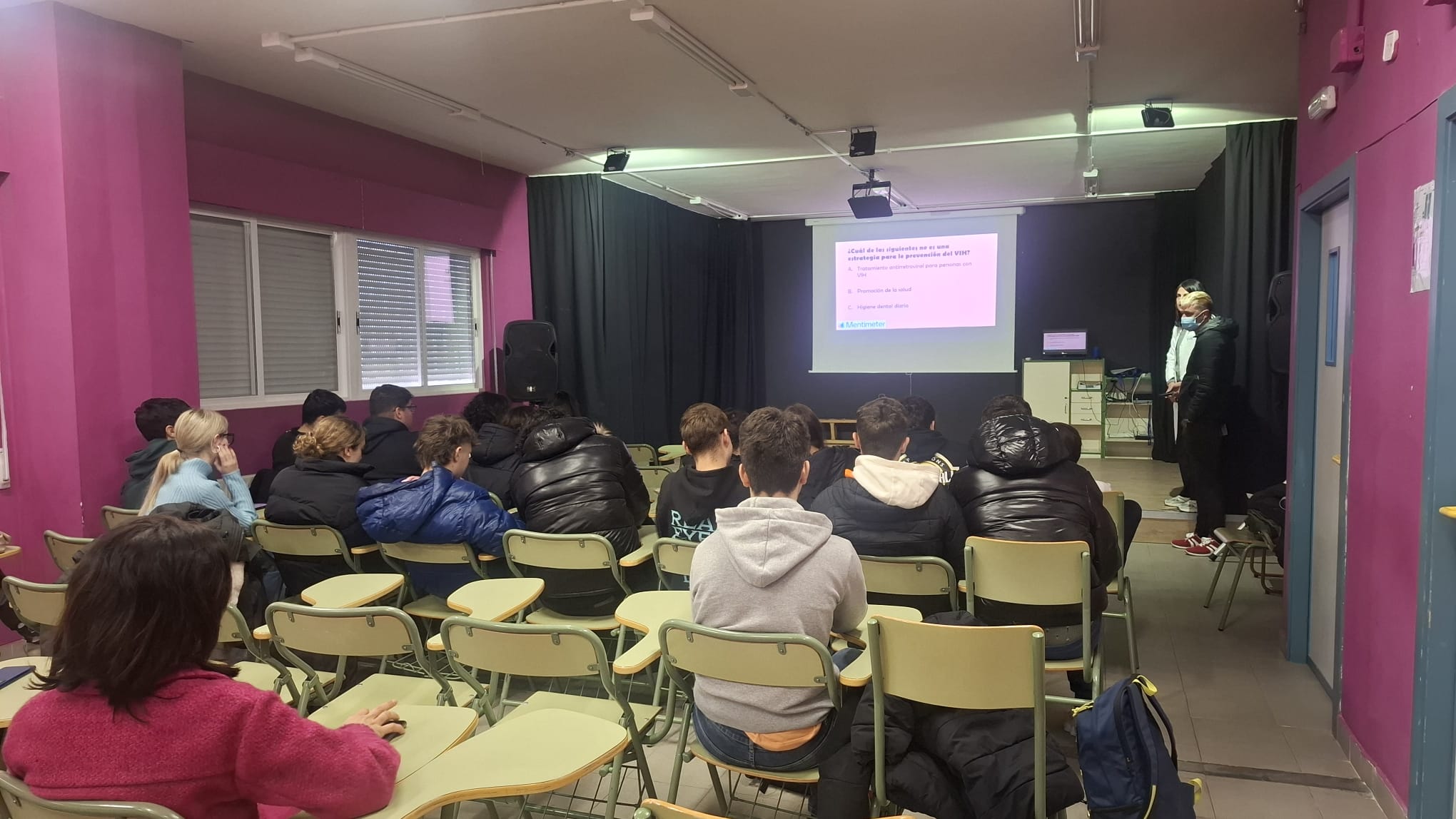 Taller VIH impartido por el Centro de Salud de Toreno en el IES La Gándara (2)