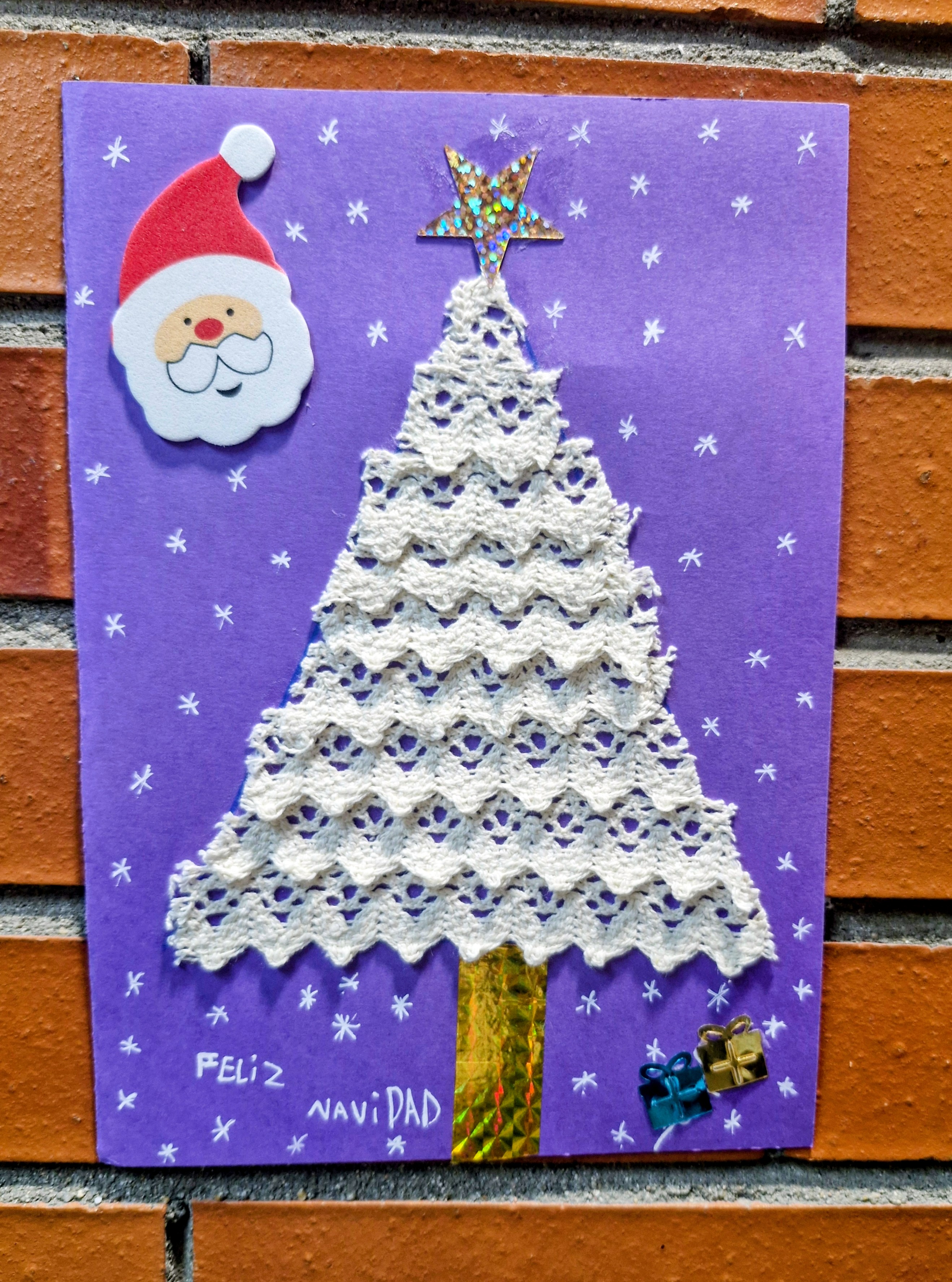 Postal con un árbol de Navidad