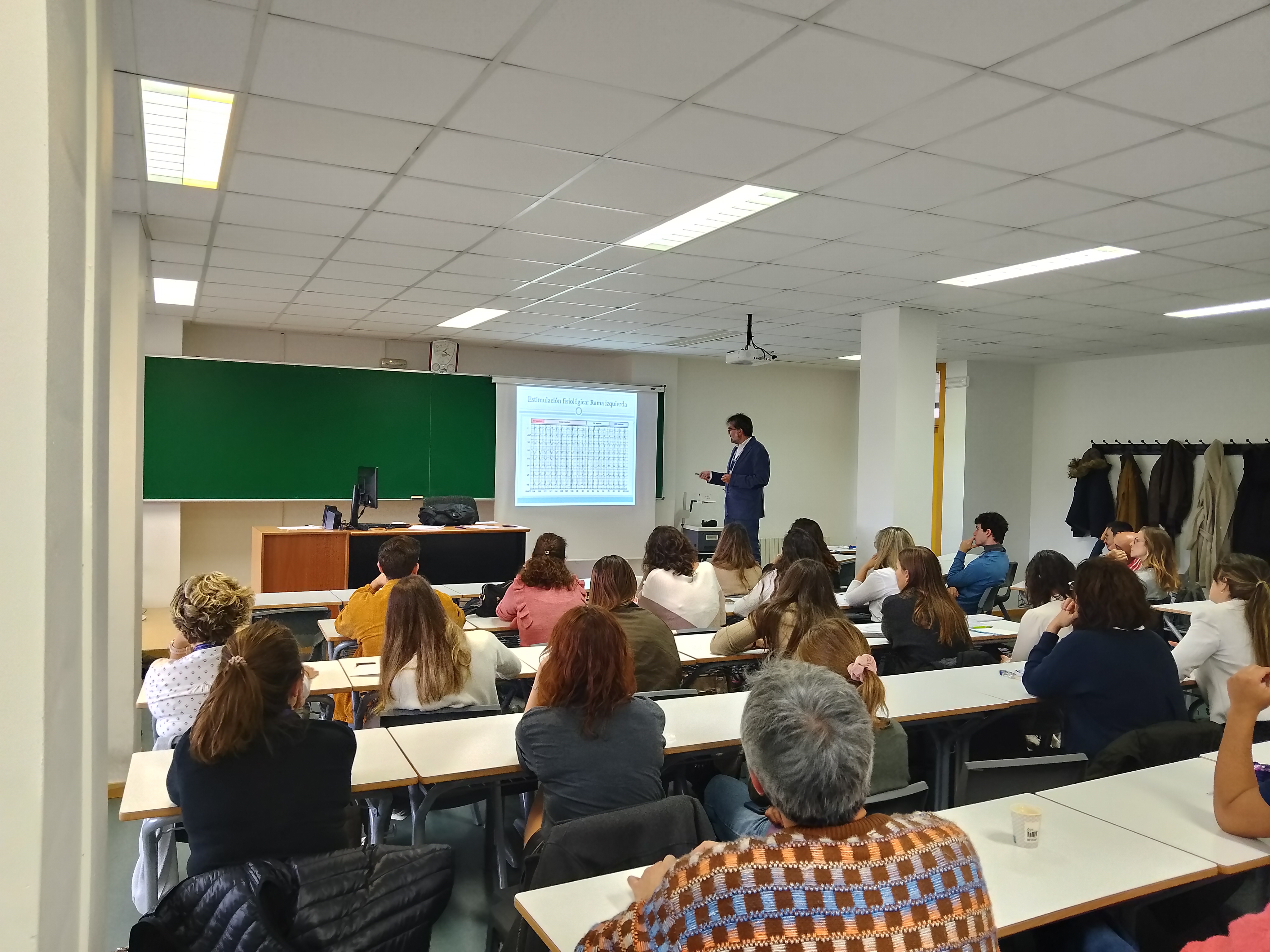 Jorge V. Hernández durante las clases prácticas en el campus de Ponferrada